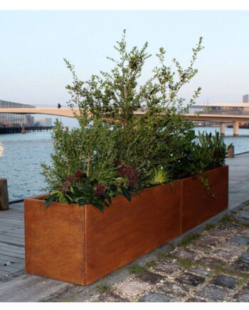 Land Modern  Stor aflang plantekasse i Corten - 120 x 240 x 80 cm høj (Stablet)