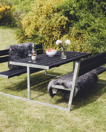 Sort bord-/bænkesæt model "THOR" med galvaniseret stel og ryg